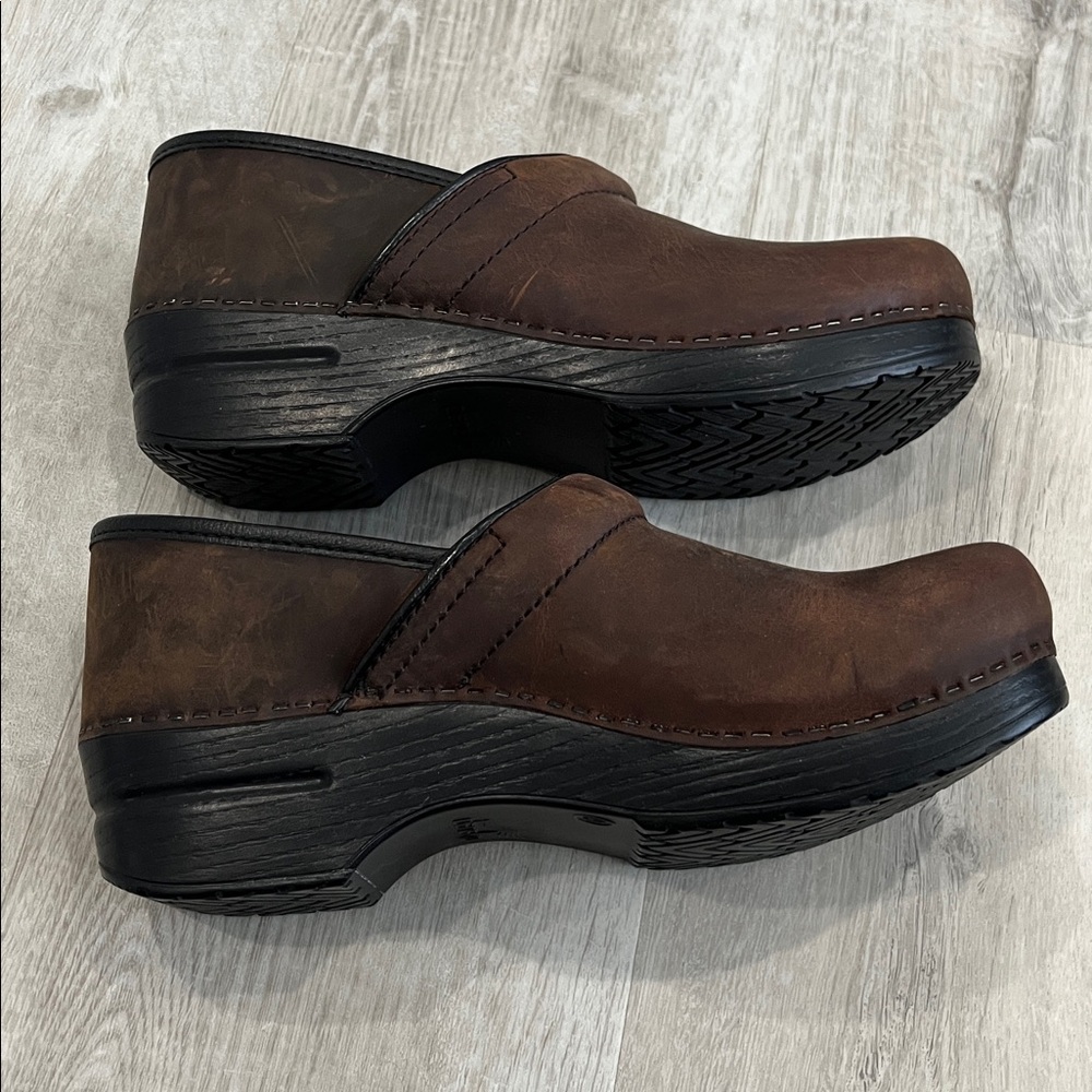 Dansko Brown Leather Clogs 40 - Picture 7 of 13